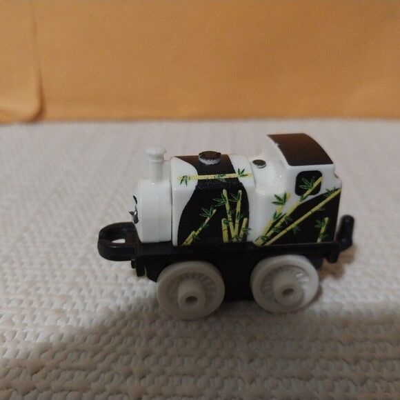 Thomas & Friends Minis Engine  "Stanley" - Picture 1 of 4